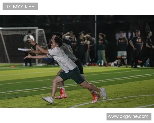 南京飞盘队与上海飞盘队赛后复盘分析团队配合与战术执行的关键因素